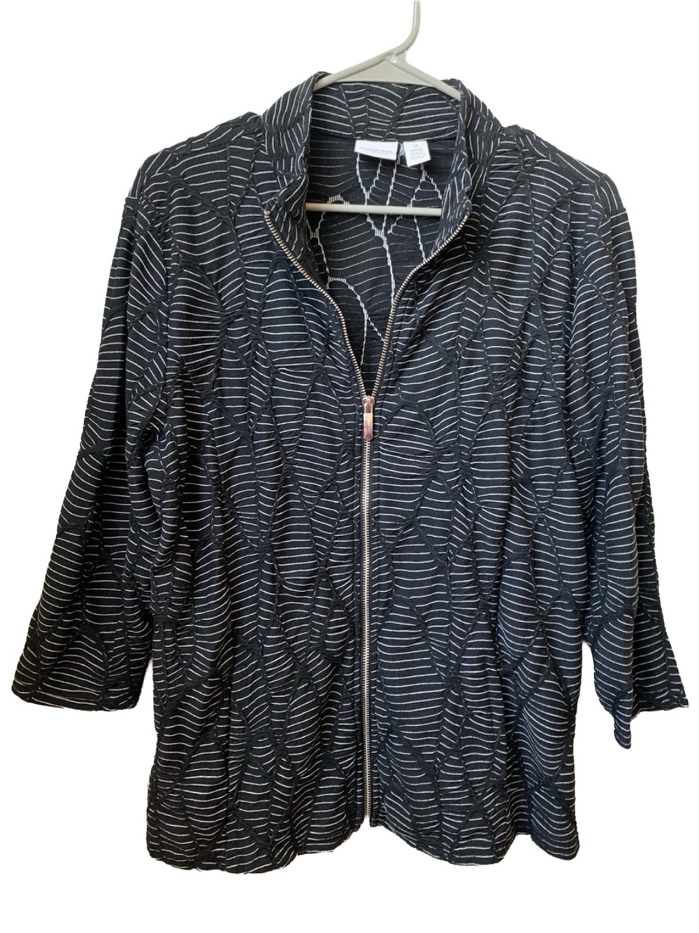 CHICOS Women’s Black White Stripe Textured 3/4 Sleeve Zipper Front Jacket